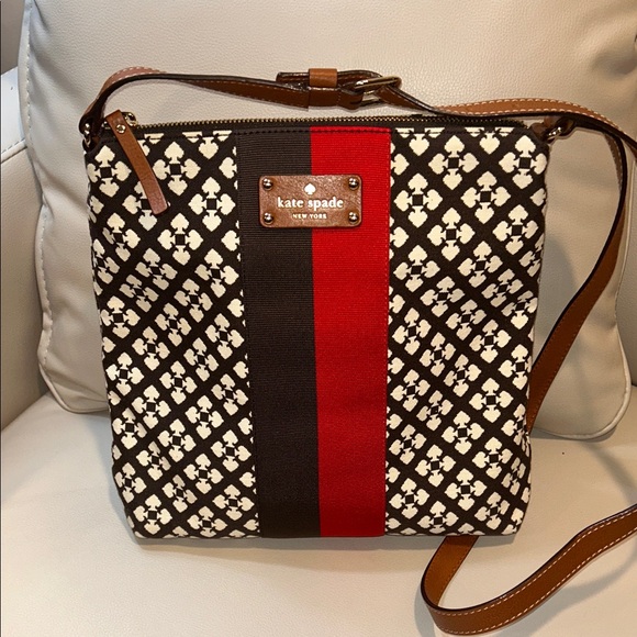 kate spade Handbags - LOW START- Poshx2 Show Kate Spade Victoria Classic Crossbody Bag